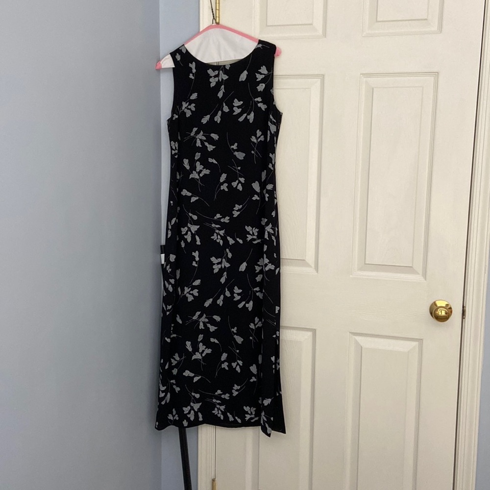 Black sheath dress with grey leaves